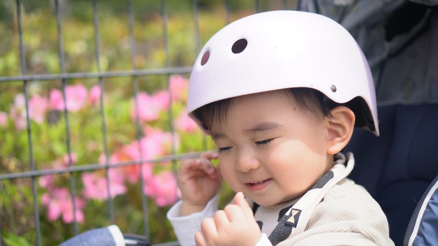 0歳を自転車でおんぶする際にヘルメットは必要か