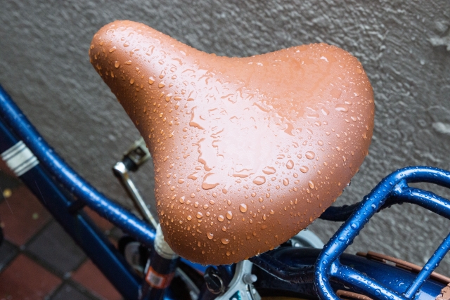 おんぶして自転車に乗る際の雨の日の注意点と対策