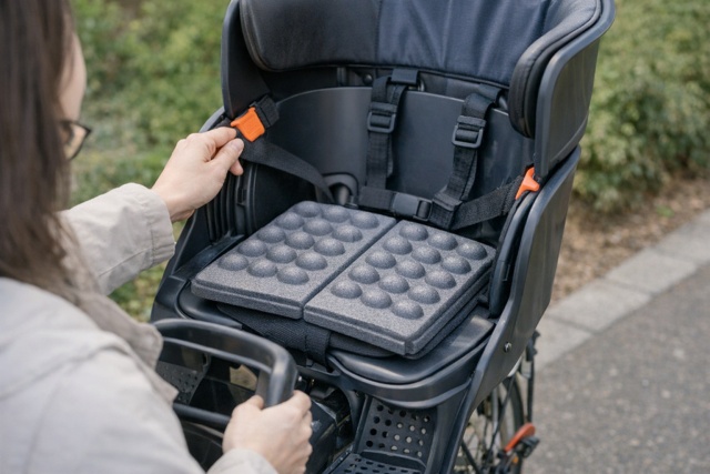 自転車チャイルドシート用クッションを100均で探す