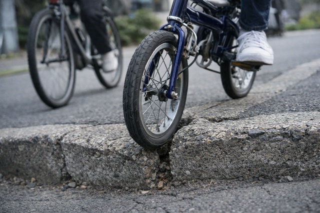 タイヤ径が小さく段差の衝撃で長距離は疲れる