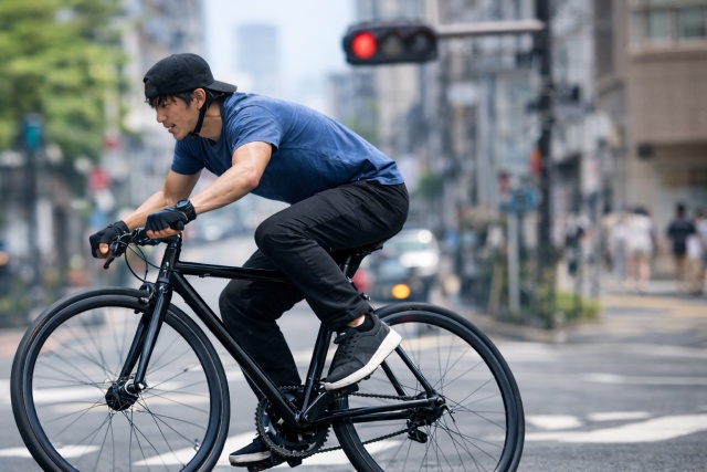 信号待ちの発進で膝にかかるトルク負荷と痛み
