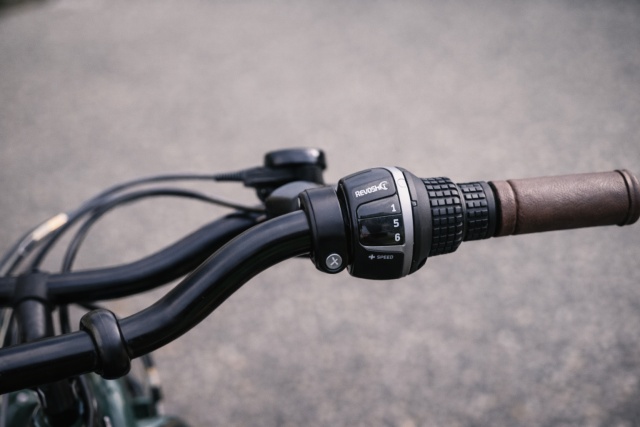 街乗りに便利な変速ギアやライト付きモデルの利便性