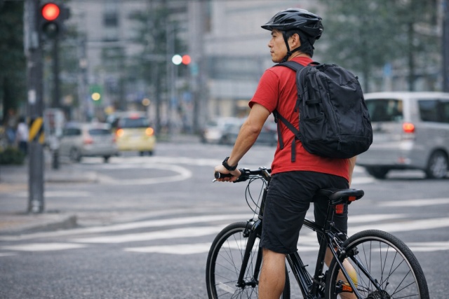 後方確認でふらつかないための逆側荷重のテクニック
