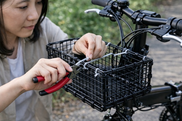 ダイソーのワイヤーネットで作る頑丈な前カゴ