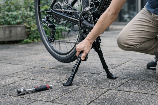 ディスクブレーキ車特有の取り付けに関する技術的障壁