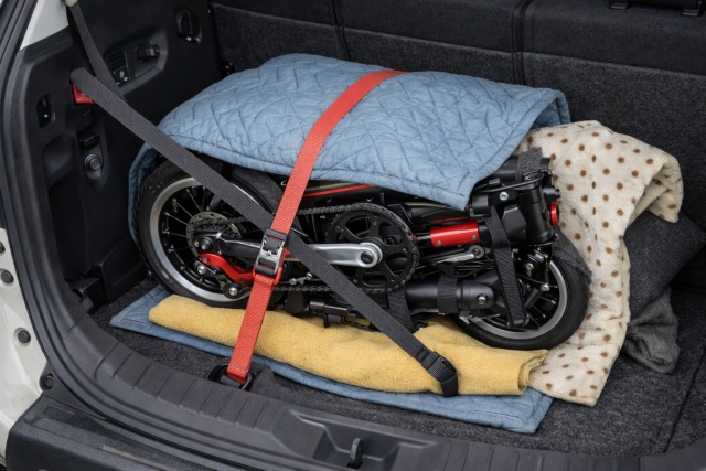 愛車の傷防止に役立つ養生マットと便利グッズの活用