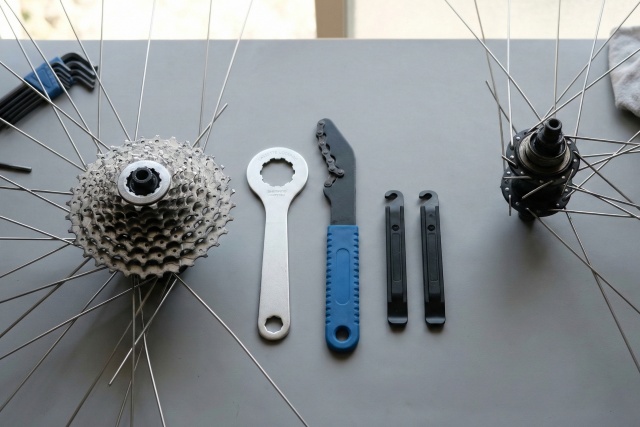 自分で交換する際に必要な専用工具の代金