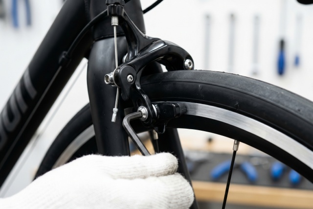 キャリパーブレーキのセンター出しと固定のコツ