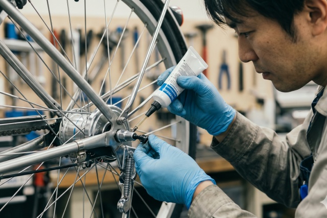 ホイールの振れ取りでリムの歪みを解消する技術